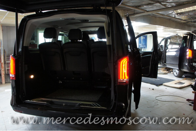 Установка потолочного монитора и медиаплеера Dune HD для Mercedes V-Class